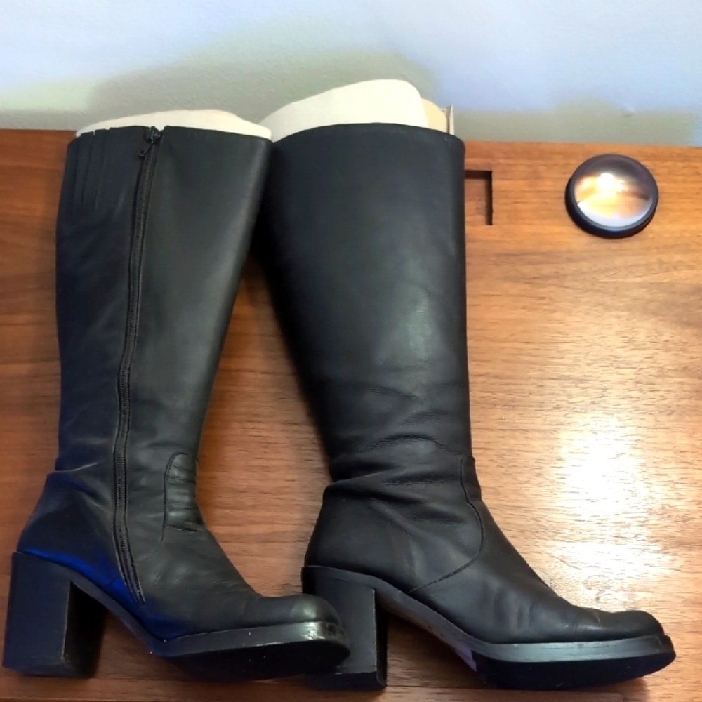 Black Knee-High Zip Up Leather Boots - Vintage